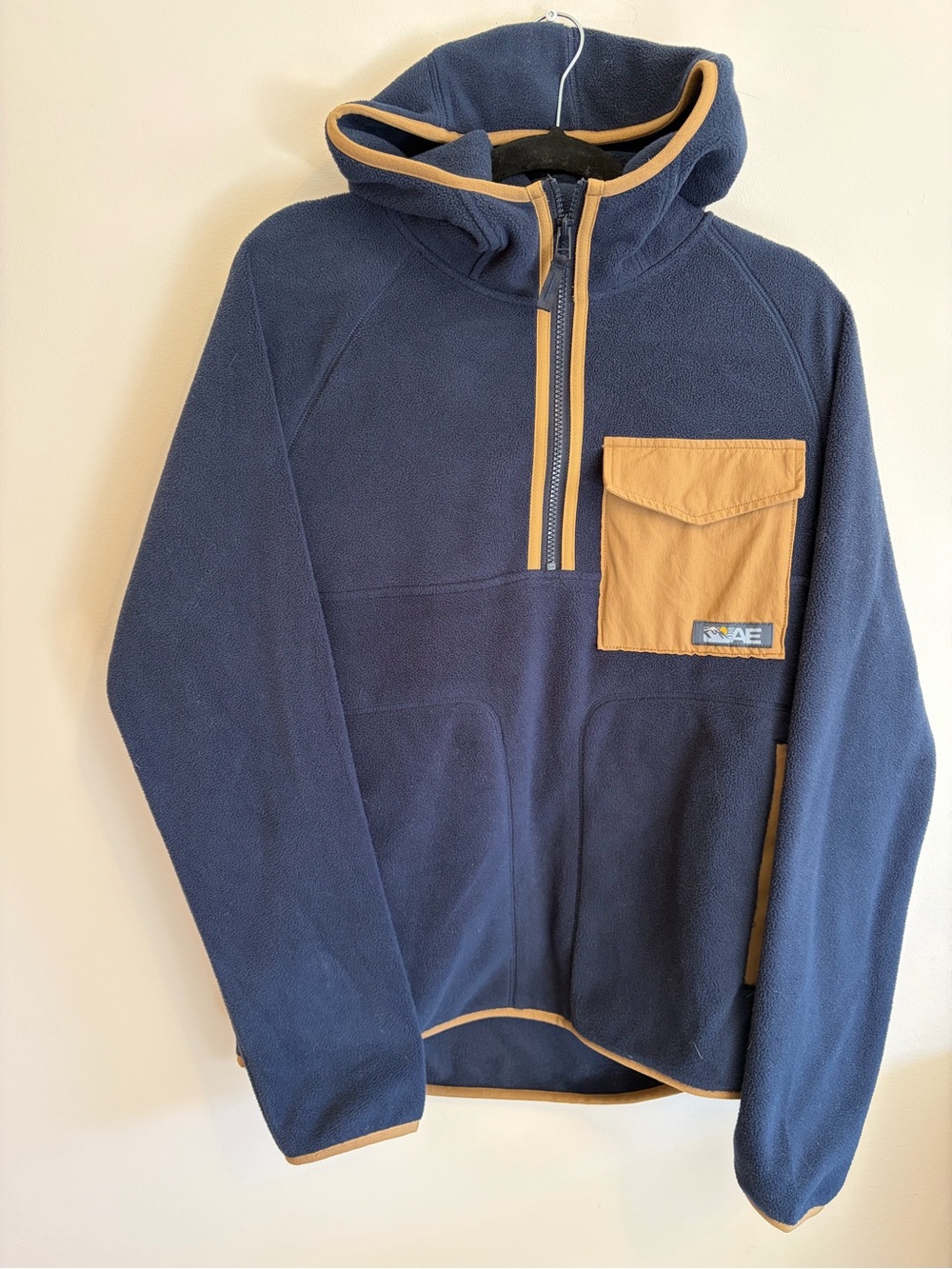 AMERICAN EAGLE- size small 24/7 Colorblock Quarter-Zip Hoodie